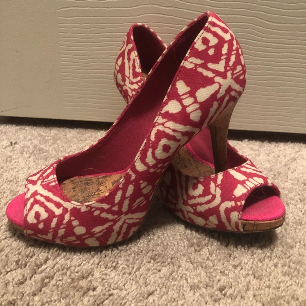 Pink and white heels!